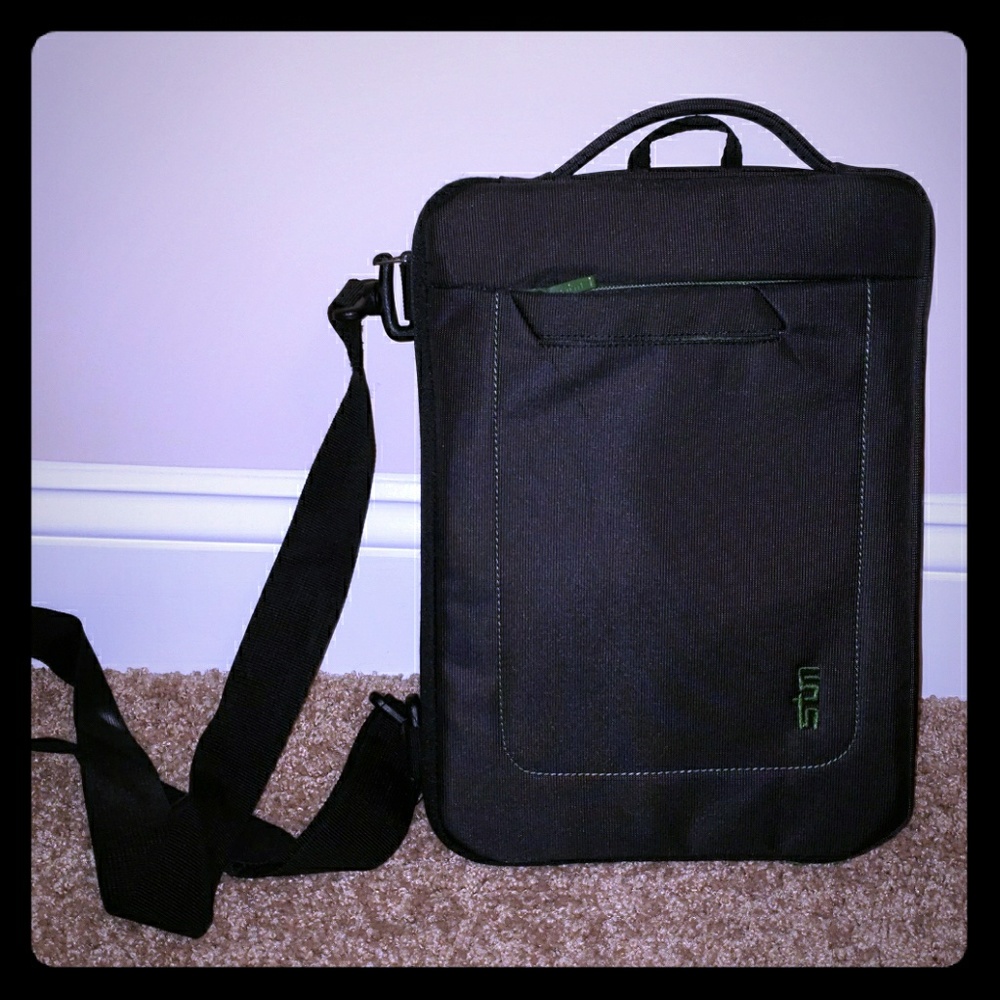 STM 11 in laptop jacket/sleeve UNISEX
